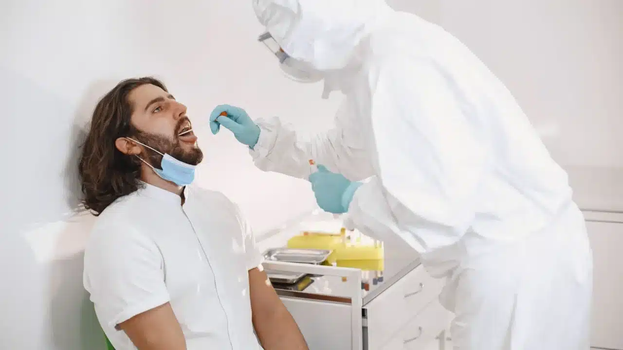 Penyebab Sinusitis: Mengapa Anda Mengalaminya? 2 Bacteria Virus Nasal Infection
