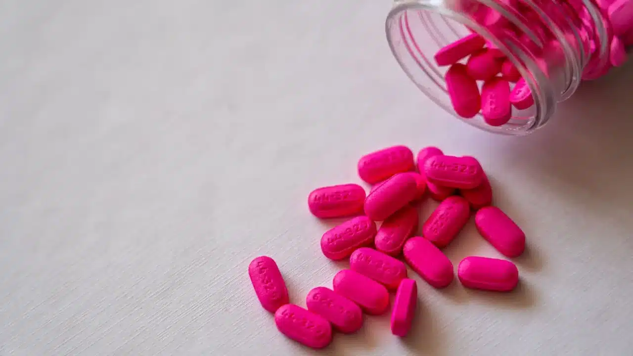 Pengobatan Tifus pada Anak: Panduan Lengkap 3 Child Medicine Antibiotic Bottle
