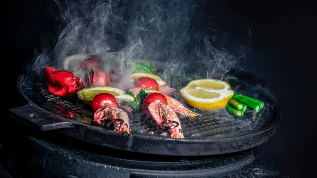 Penyebab Turun Berok: Gejala, Risiko & Pencegahan 4 Man Smoking Healthy Food Plate