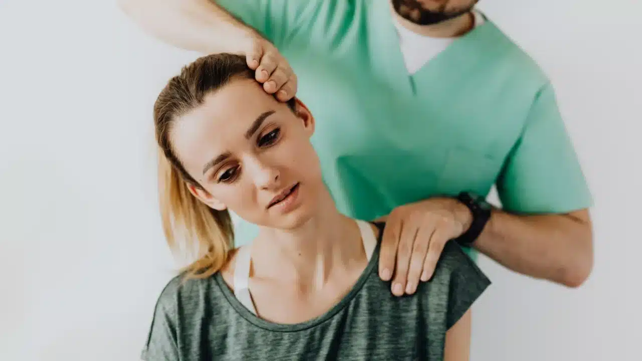 Ciri-ciri Syaraf Kejepit: Gejala, Lokasi, dan Penyebab 4 Neck Pain Arm Numbness