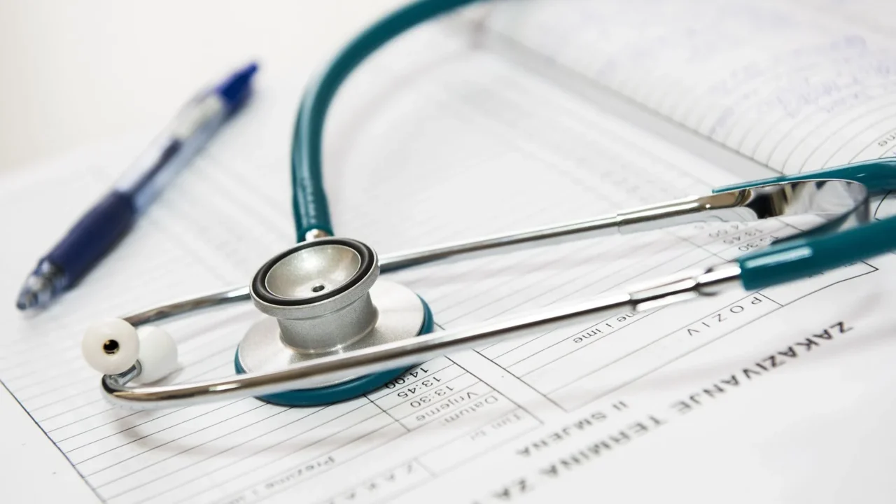 Perbedaan TBC dan Kanker Paru-Paru: Panduan Lengkap 3 Patient Symptoms Medical Chart
