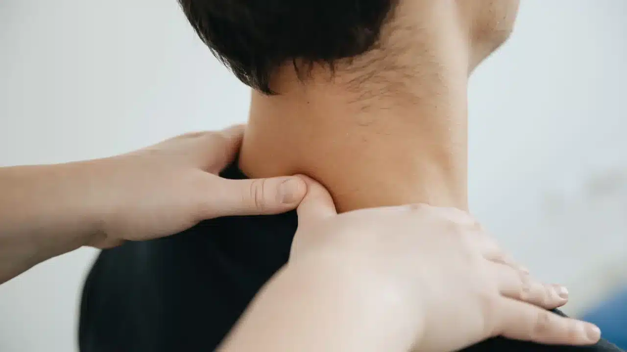 Ciri-ciri Syaraf Kejepit: Gejala, Lokasi, dan Penyebab 1 Pinched Nerve Spine Anatomy