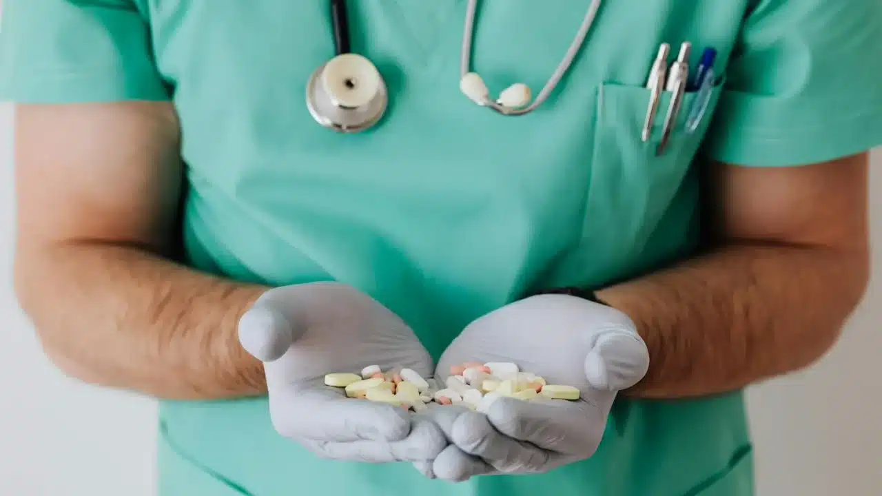 Solusi Batuk Menahun: Penyebab, Penanganan, dan Pencegahan 4 Prescription Drugs Doctor Writing