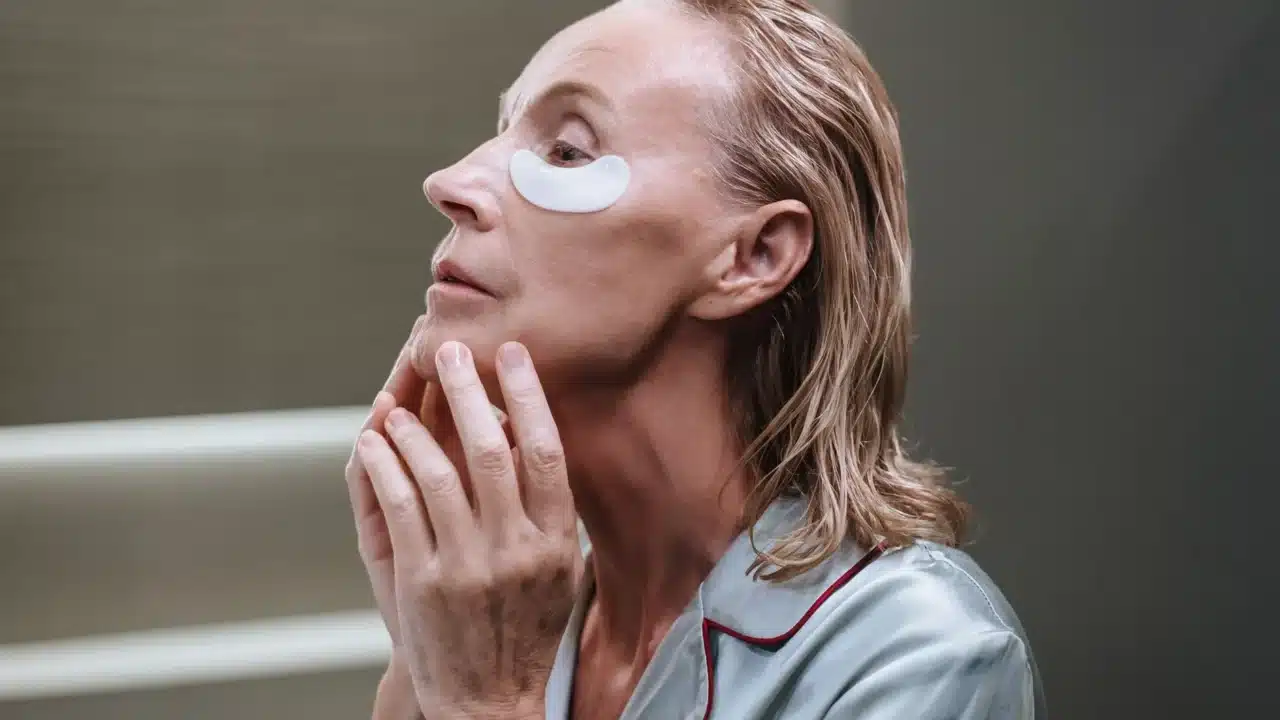 Panu di Punggung: Penyebab, Gejala, & Solusi Efektif 1 Skin Fungus Skin Patch