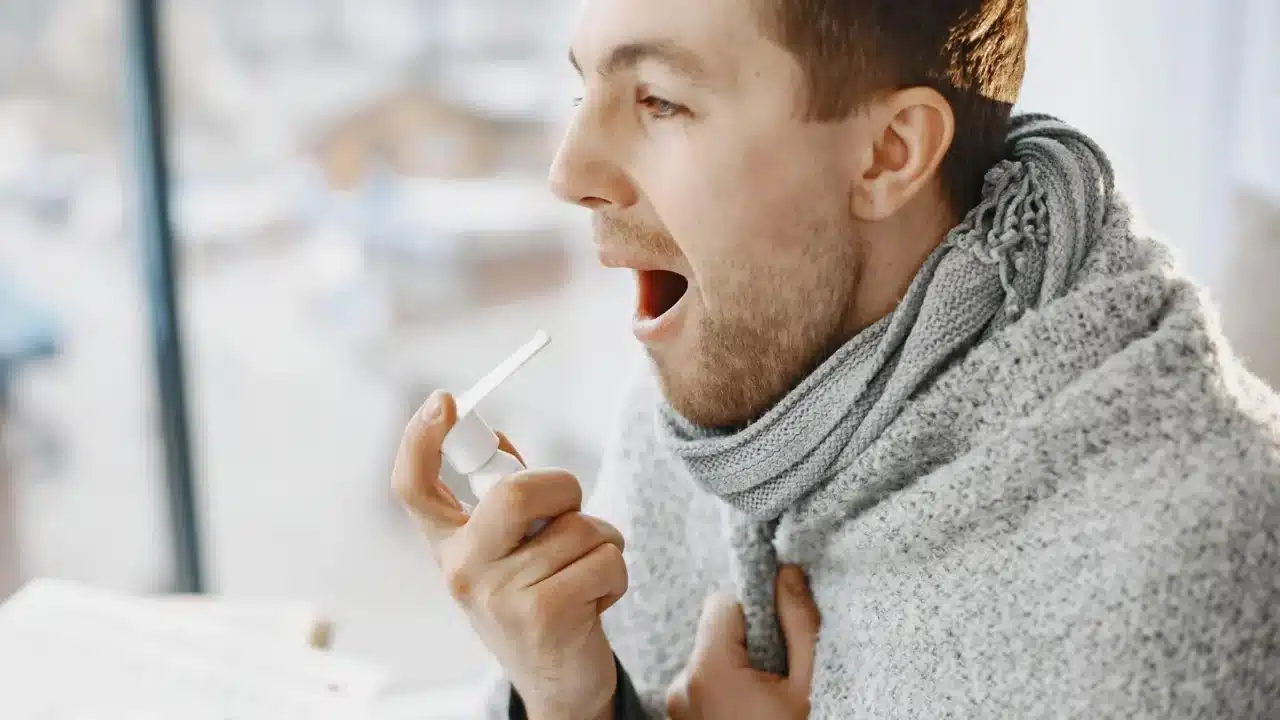Ciri-Ciri Maag GERD: Kenali Gejala dan Penanganannya 3 Sore Throat Chronic Cough Hoarse Voice