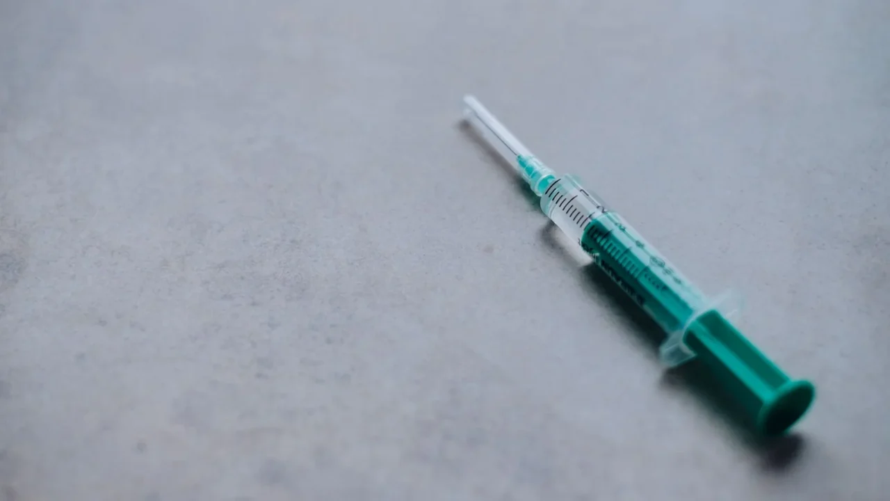 Cara Mencegah Kanker Hati: Panduan Lengkap & Efektif 3 Vaccine Syringe Medical Clinic