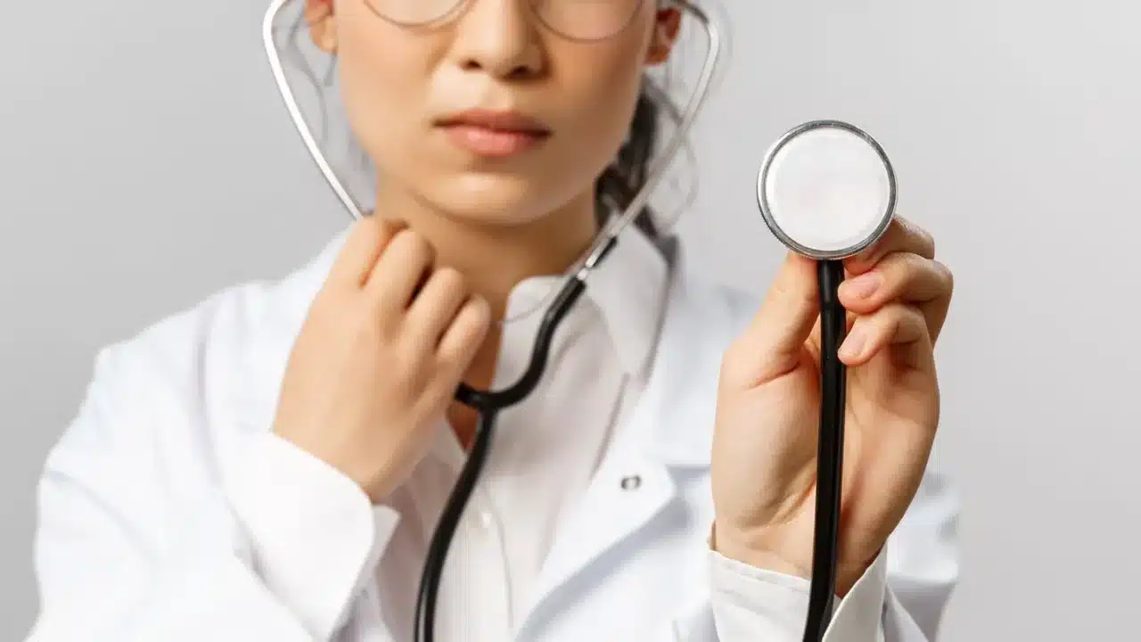 Apa Itu Kencing Nanah? Gejala, Penyebab & Pengobatan 3 Woman Health Doctor Checkup