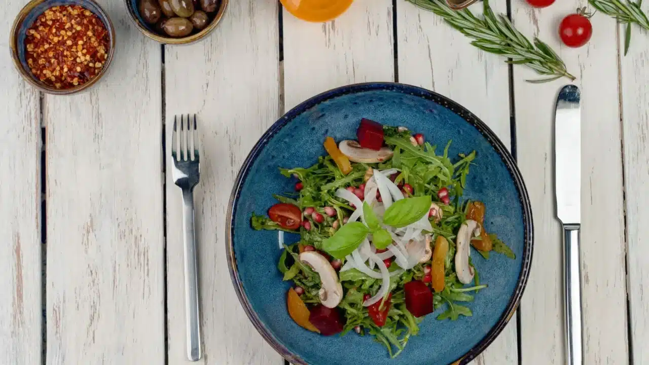 Makanan untuk Disfungsi Ereksi: Tingkatkan Vitalitas Alami 3 Beetroot Green Leafy Vegetables Pomegranate