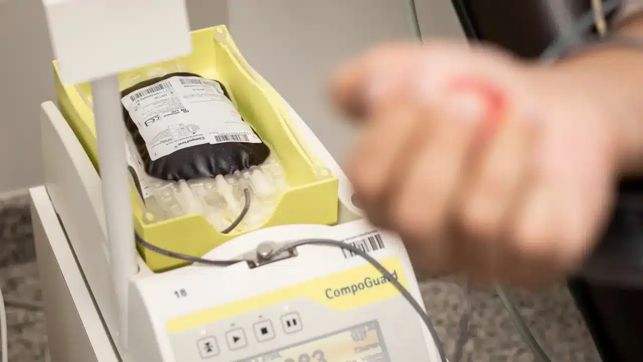 Malaria Menular atau Tidak? Pahami Faktanya di Sini 3 Blood Transfusion Syringe