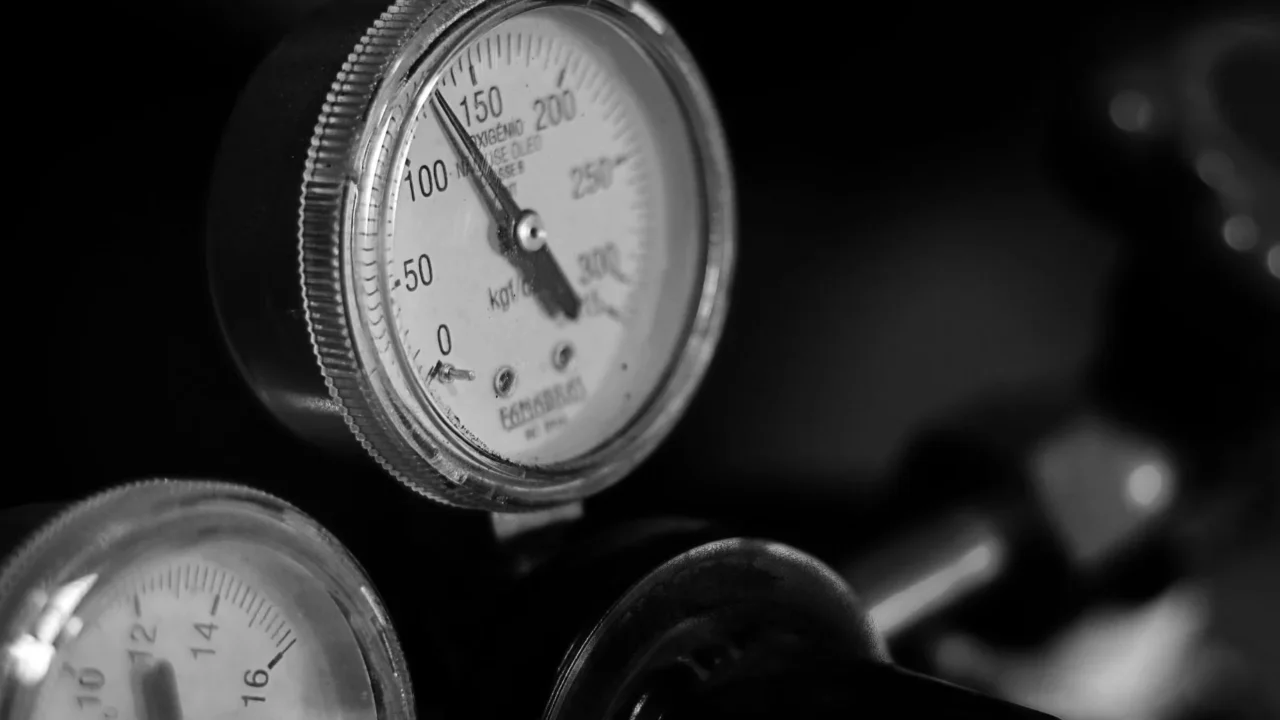 Cara Mencegah Glaukoma: Panduan Lengkap Kesehatan Mata 3 Eye Pressure Gauge Healthy Eye Fluid Dynamics