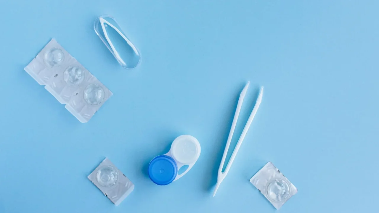 Terapi Mata Silinder: Pilihan, Prosedur, & Pemulihan 2 Eyeglasses Contact Lenses