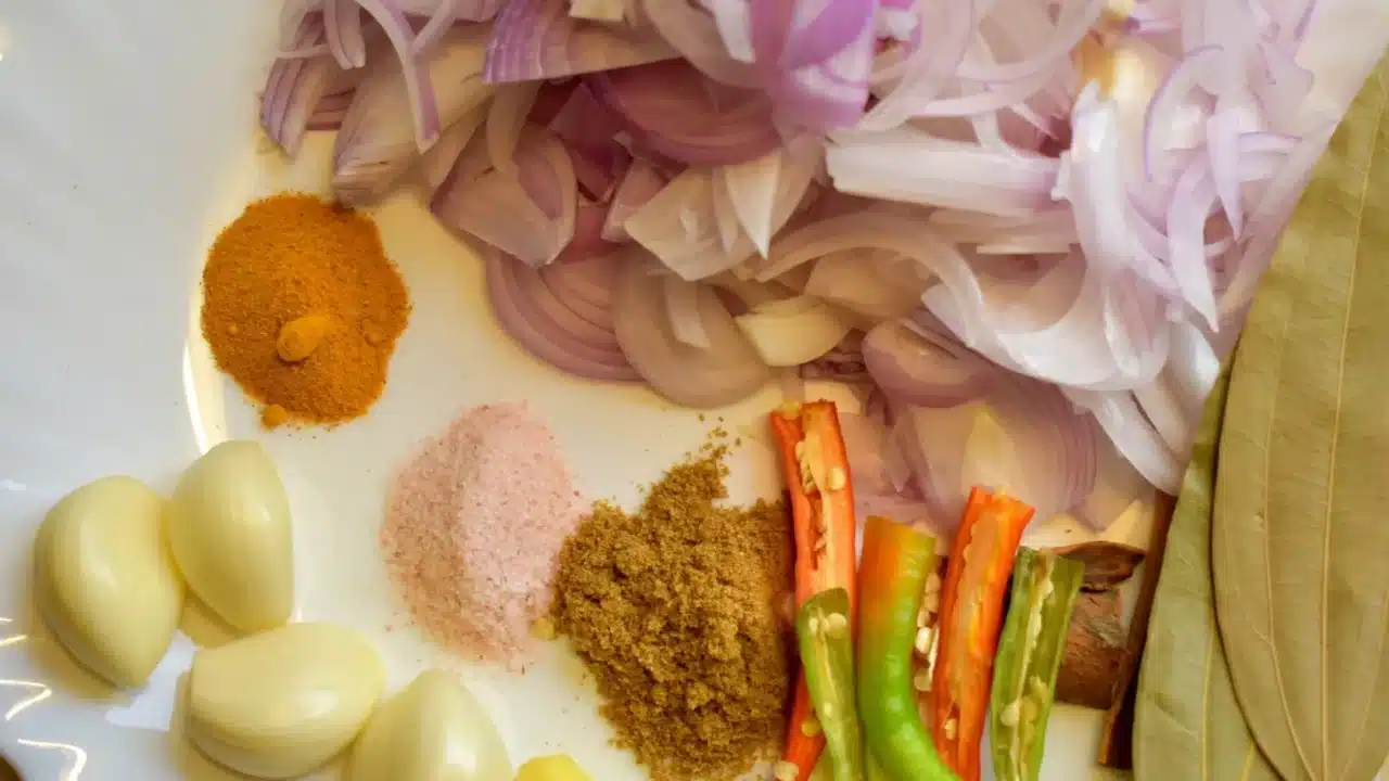 Makanan Pencegah Tumor: Panduan Lengkap & Diet Sehat 4 Garlic Onion Fresh Spices
