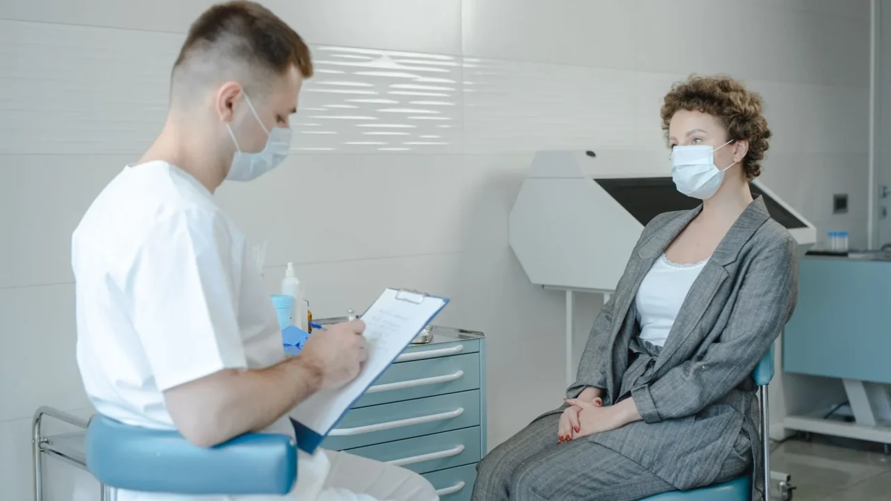 Deteksi Dini Kanker Serviks: Panduan Lengkap & Pentingnya 4 Gynecologist Doctor Consultation