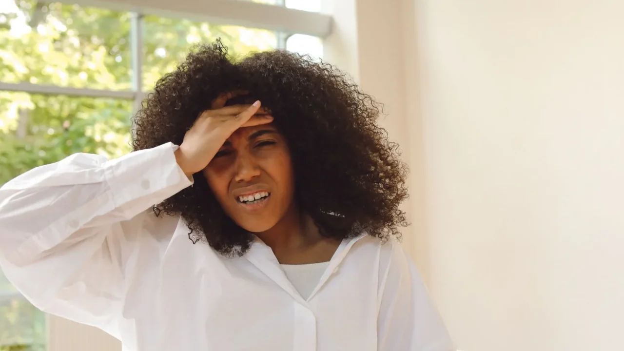 Gejala HIV Tahap Awal: Kenali & Pahami untuk Deteksi Dini 4 Headache Mouth Sores Brain Fog