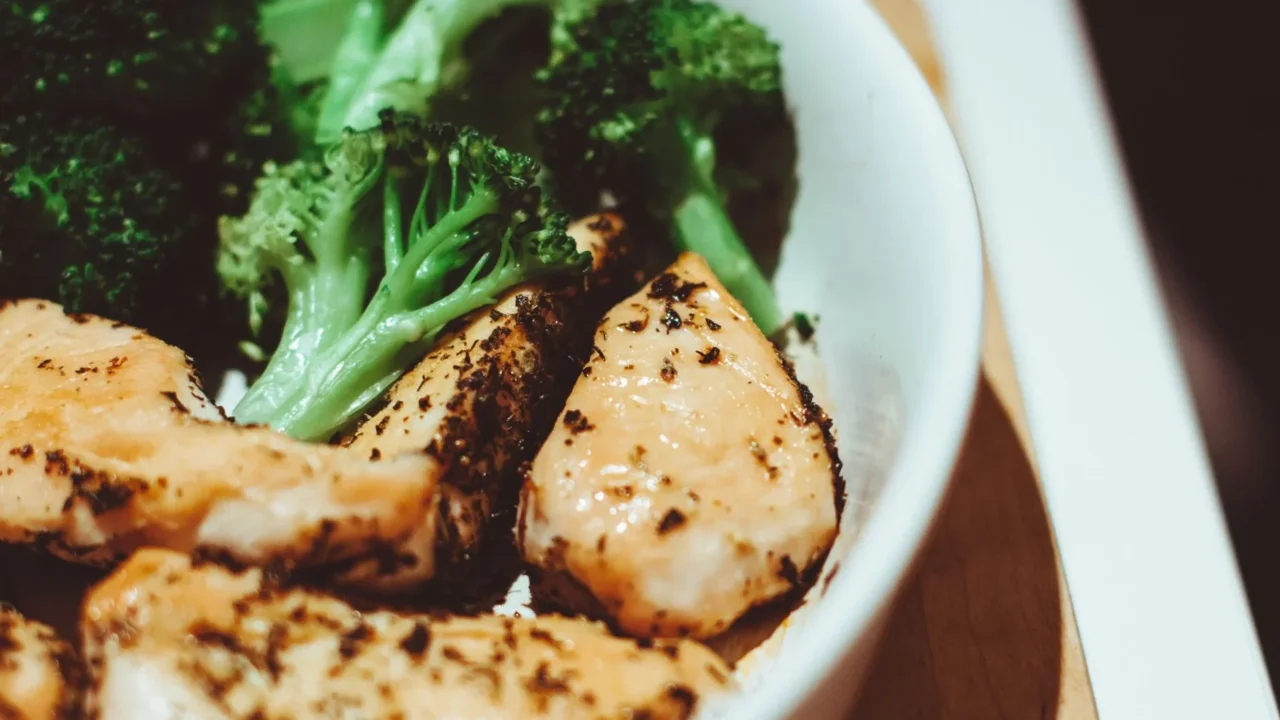 Makanan untuk Penderita Stroke: Panduan Nutrisi Optimal 3 Lean Protein Fish And Chicken