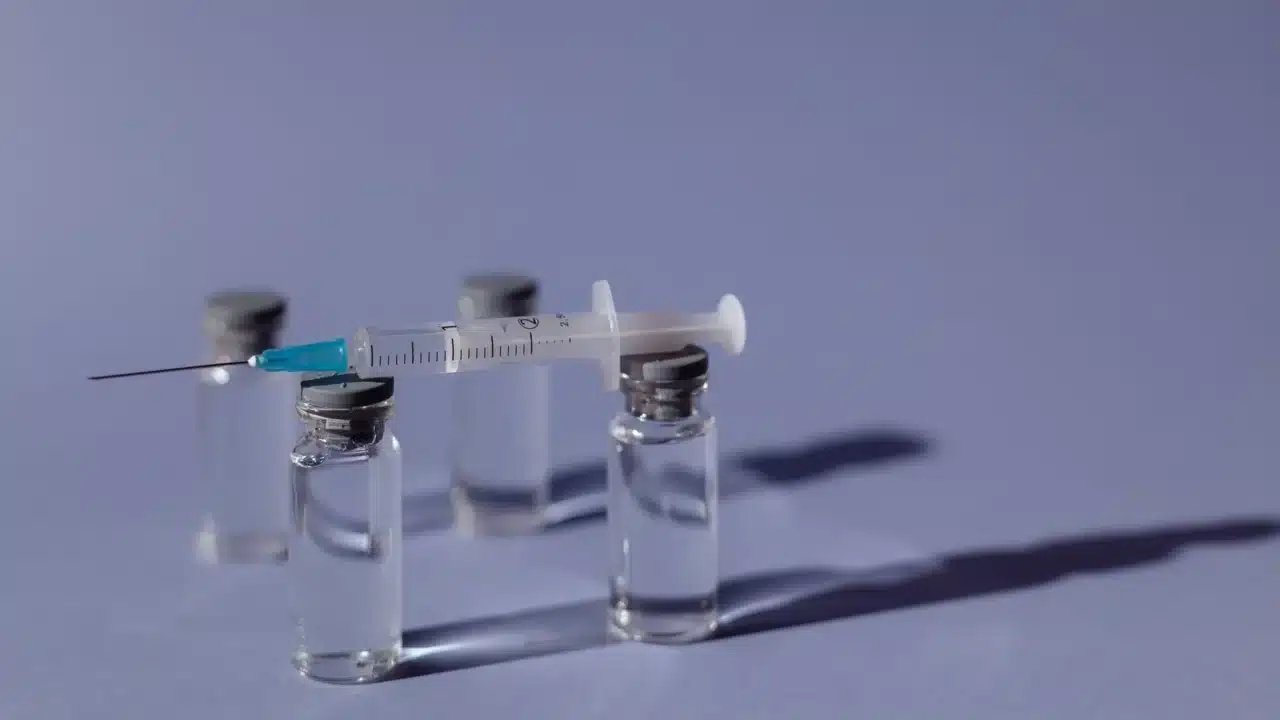 Gonore pada Remaja: Gejala, Pencegahan, dan Pengobatan 4 Medicine Bottle Syringe Hospital