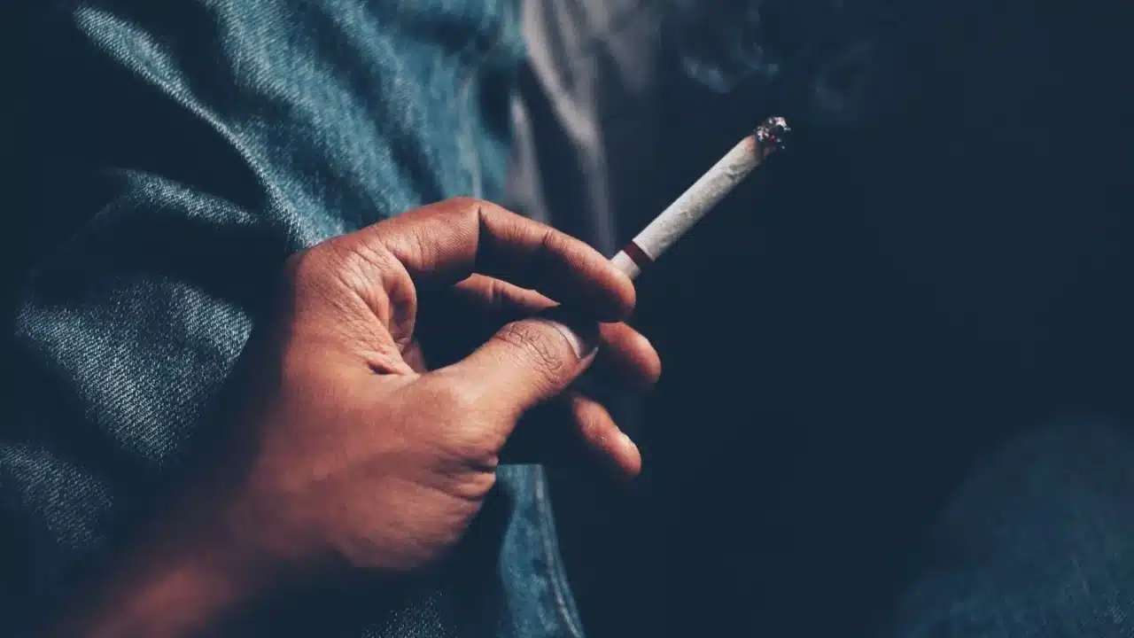 Kanker Paru-Paru pada Bukan Perokok: Fakta & Pencegahan 1 Memahami Kanker Paru-Paru Pada Bukan Perokok