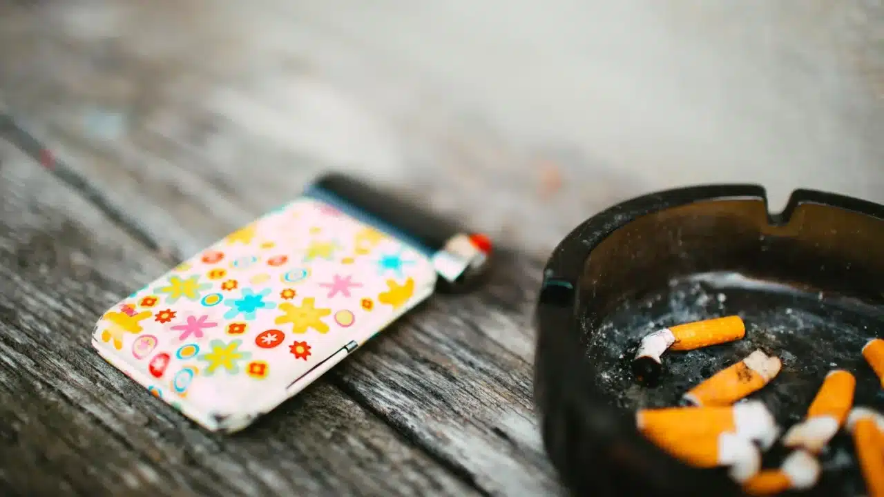 Pencegahan PPOK: Langkah Penting Menjaga Paru-Paru Sehat 2 No Smoking Cigarette