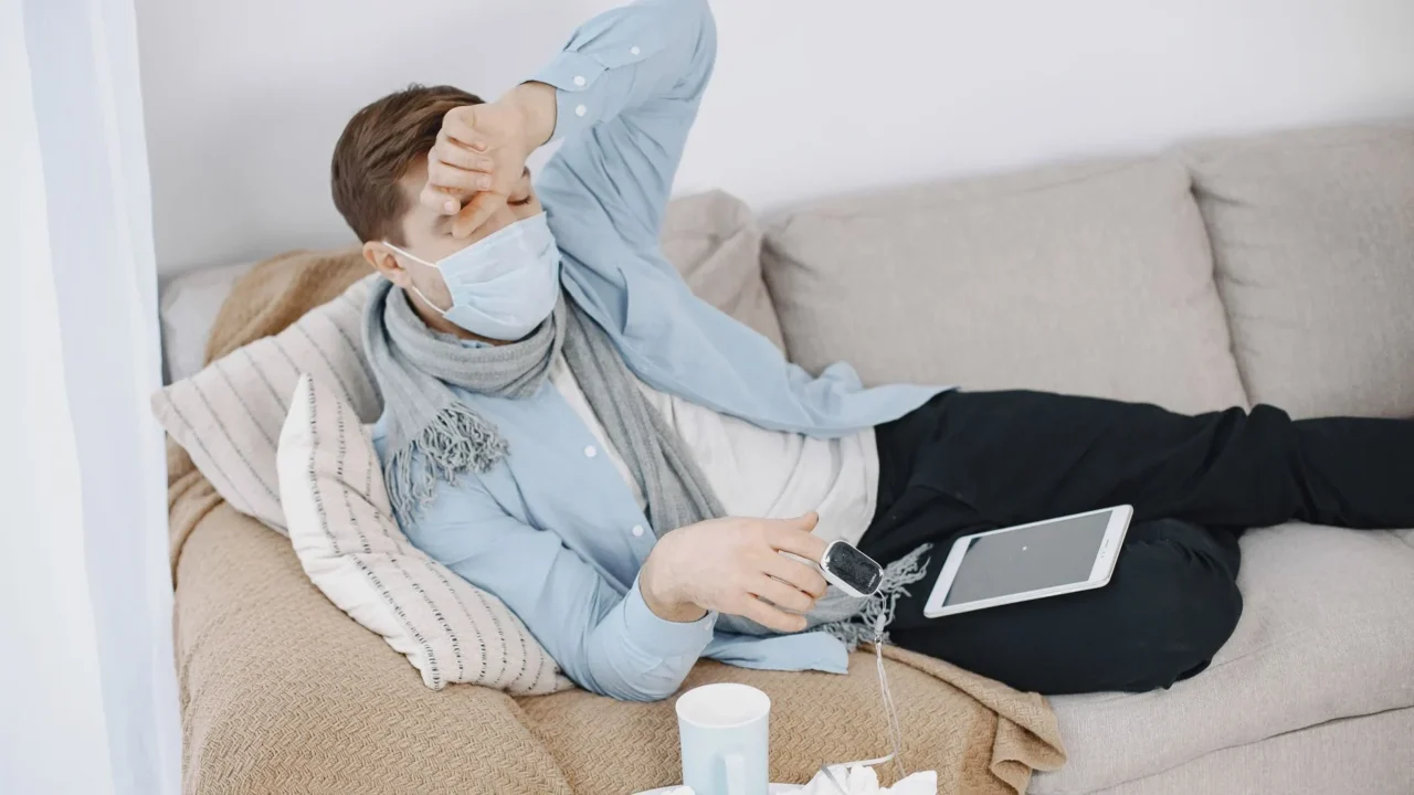 Gejala HIV Tahap Awal: Kenali & Pahami untuk Deteksi Dini 2 Sick Person Fever Flu