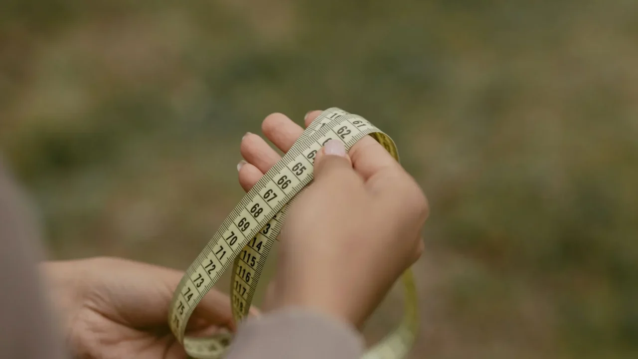 Cara Menambah Berat Badan bagi yang Kurus: Panduan Lengkap 1 Skinny Person Scale