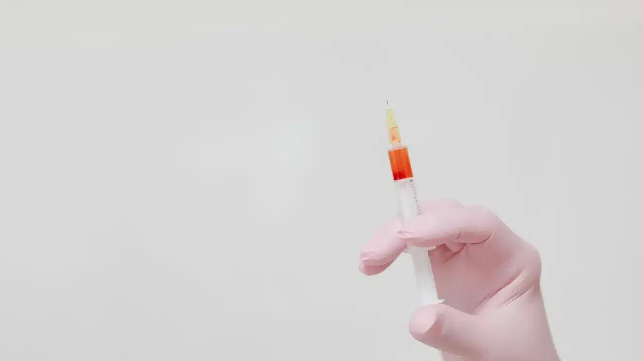 Pencegahan PPOK: Langkah Penting Menjaga Paru-Paru Sehat 4 Vaccine Flu Shot