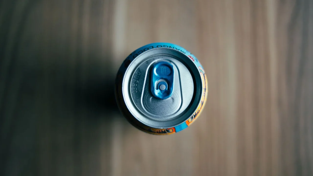 Asam Urat Tidak Boleh Makan Apa? Ini Daftar Lengkapnya 2 beer glass soda drink