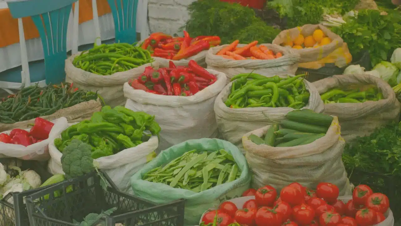 10 Makanan Pencegah Kanker Paru-Paru Terbaik 4 carrots tomatoes