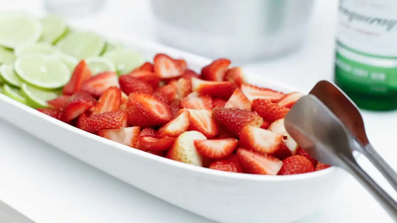 Makanan Pencegah Turun Berok: Panduan Lengkap & Tips 3 Fruit Bowl Fresh Berries