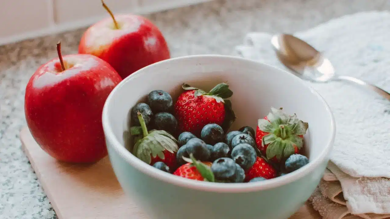 Pantangan Makanan Ambeien: Panduan Lengkap & Tips Sehat 1 Hemorrhoids Digestive System Food Bowl