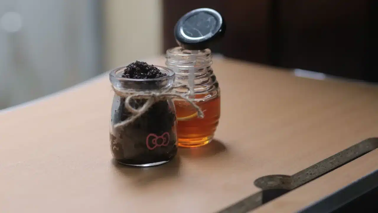 Obat Herbal Raja Singa: Jenis, Manfaat, dan Panduan 4 honey jar aloe vera