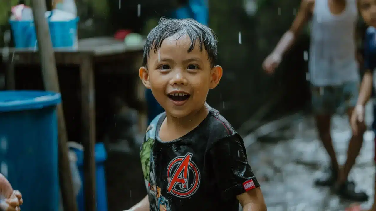 Panu pada Anak: Gejala, Penyebab, dan Cara Mengatasinya 2 Humid Climate Sweating Child Child Playing