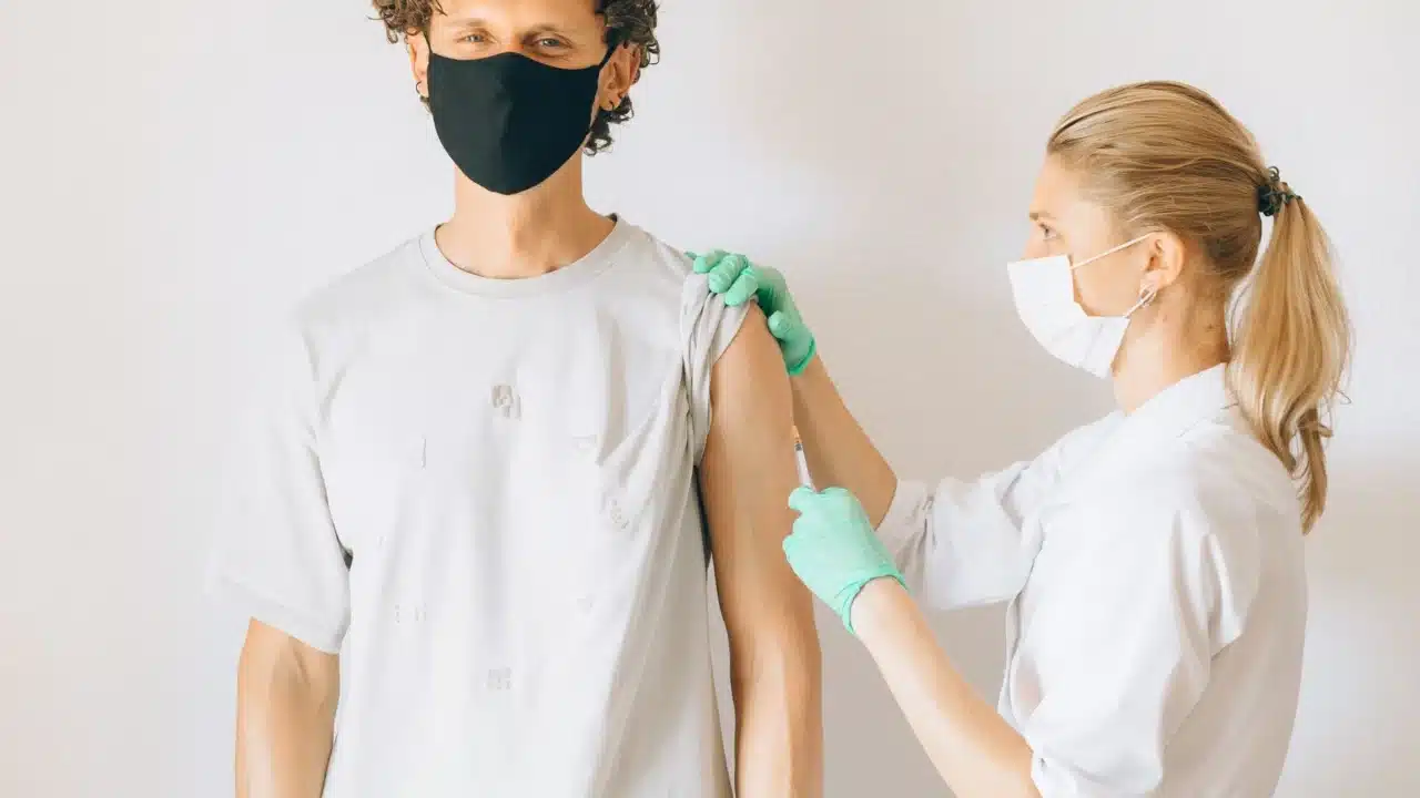 Berapa Lama Kelenjar Getah Bening Bengkak Sembuh? 1 immune system doctor exam