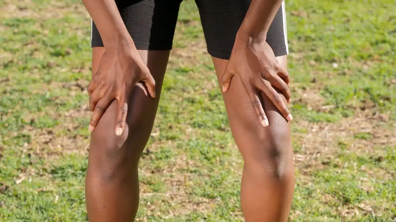 Penyebab Nyeri Sendi: Panduan Lengkap & Cara Mengatasinya 3 Inflamed Joint Arthritis Swollen Knee