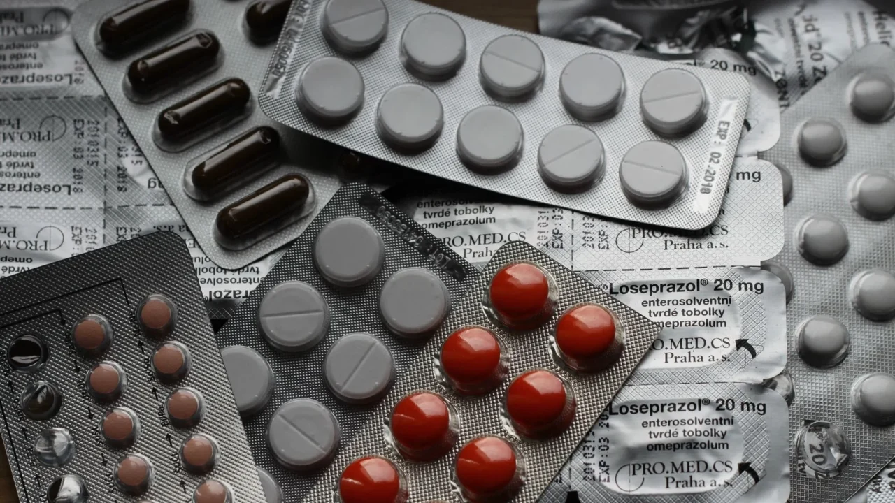 Salep Psoriasis Ampuh: Panduan Lengkap & Rekomendasi Terbaik 3 Pharmacy Shelf Over Counter Medicine