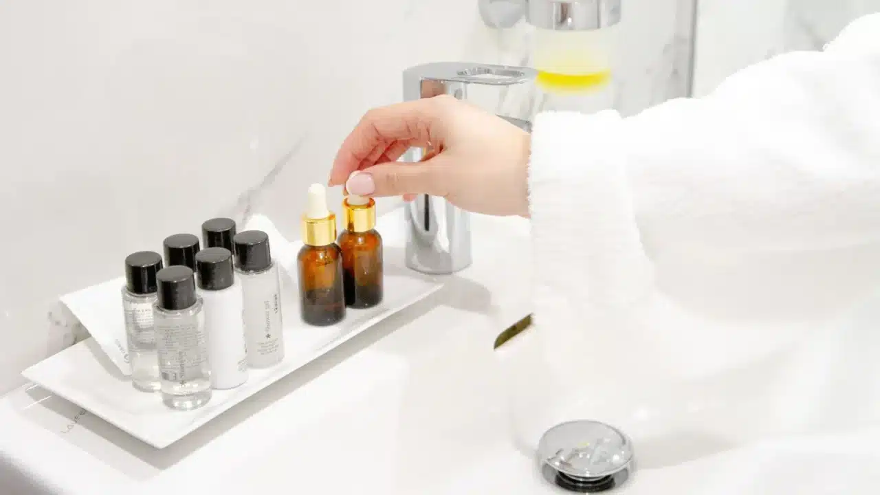 Mengatasi Komedo dan Jerawat: Panduan Lengkap Kulit Bersih 3 Skincare Routine Morning Routine Night Routine