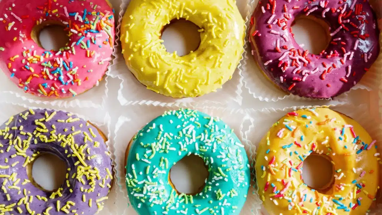 Makanan Pantangan Sinusitis yang Wajib Dihindari 3 sugar bowl donuts