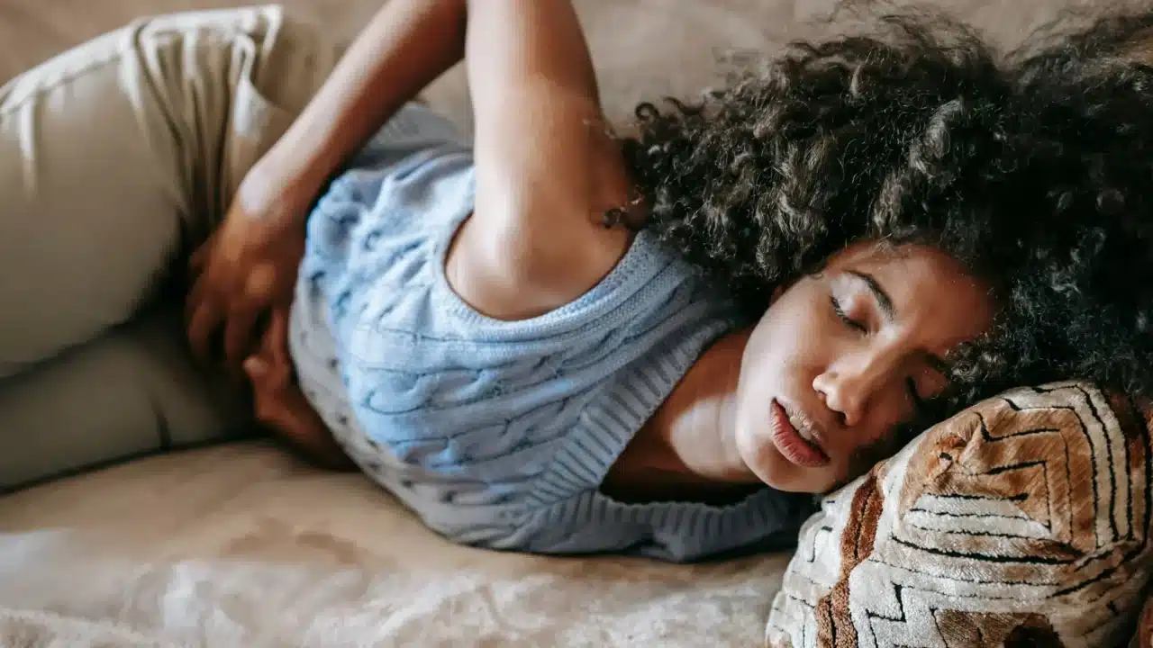 Posisi Tidur Melancarkan Haid: Panduan Lengkap & Tips 3 Woman Stomach Sleep Uncomfortable Sleep Pillow