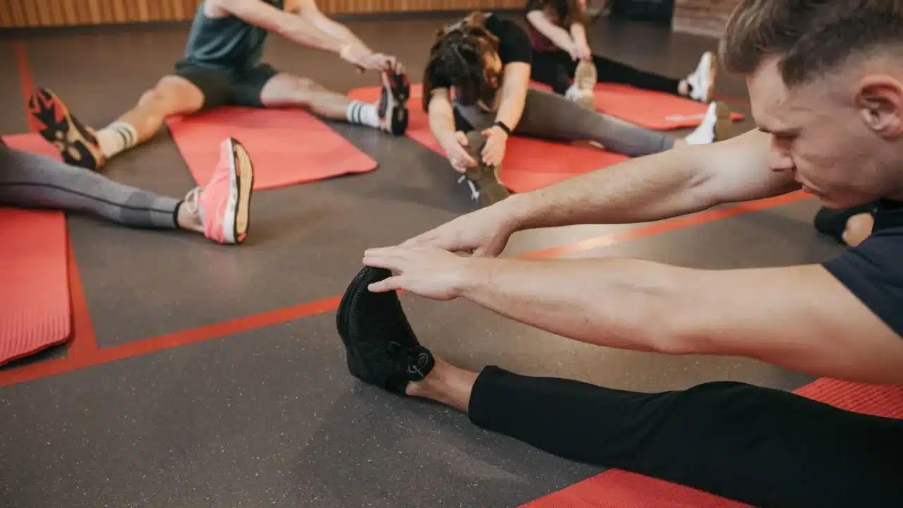 Gerakan Senam Syaraf Kejepit Ampuh Redakan Nyeri 2 yoga mat stretching