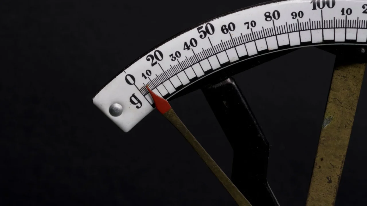 Perbedaan Kolesterol Baik dan Jahat: Panduan Lengkap 4 balance scale medical chart
