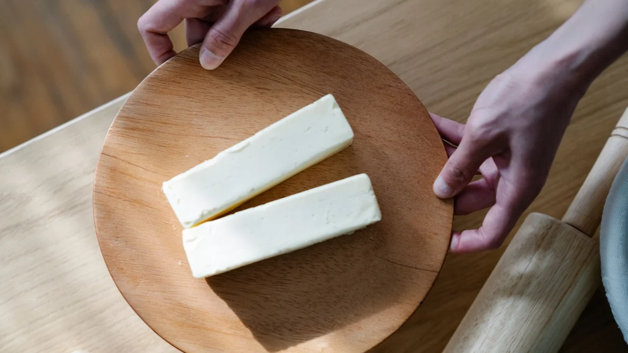 Makanan Penyebab Kolesterol Tinggi yang Harus Dihindari 3 cheese butter