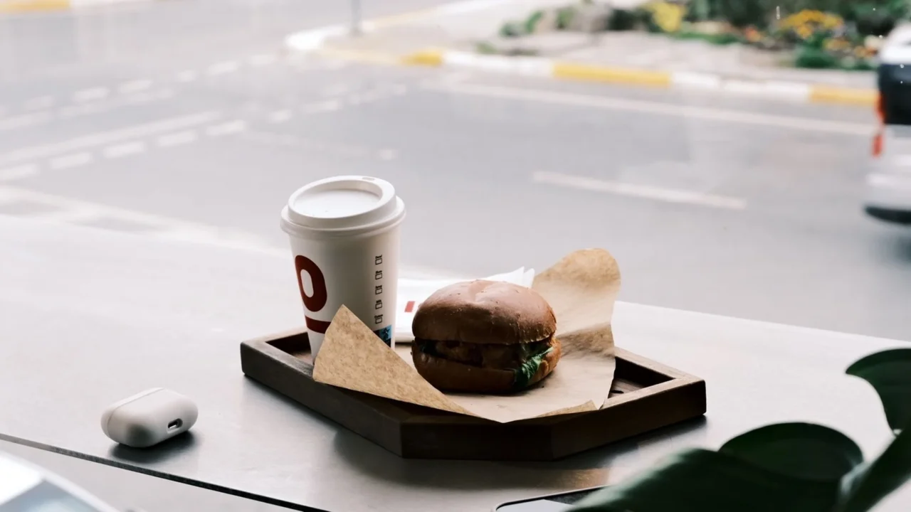 Faktor Risiko Stroke: Pemicu, Deteksi, dan Pencegahan 2 cigarette fast food