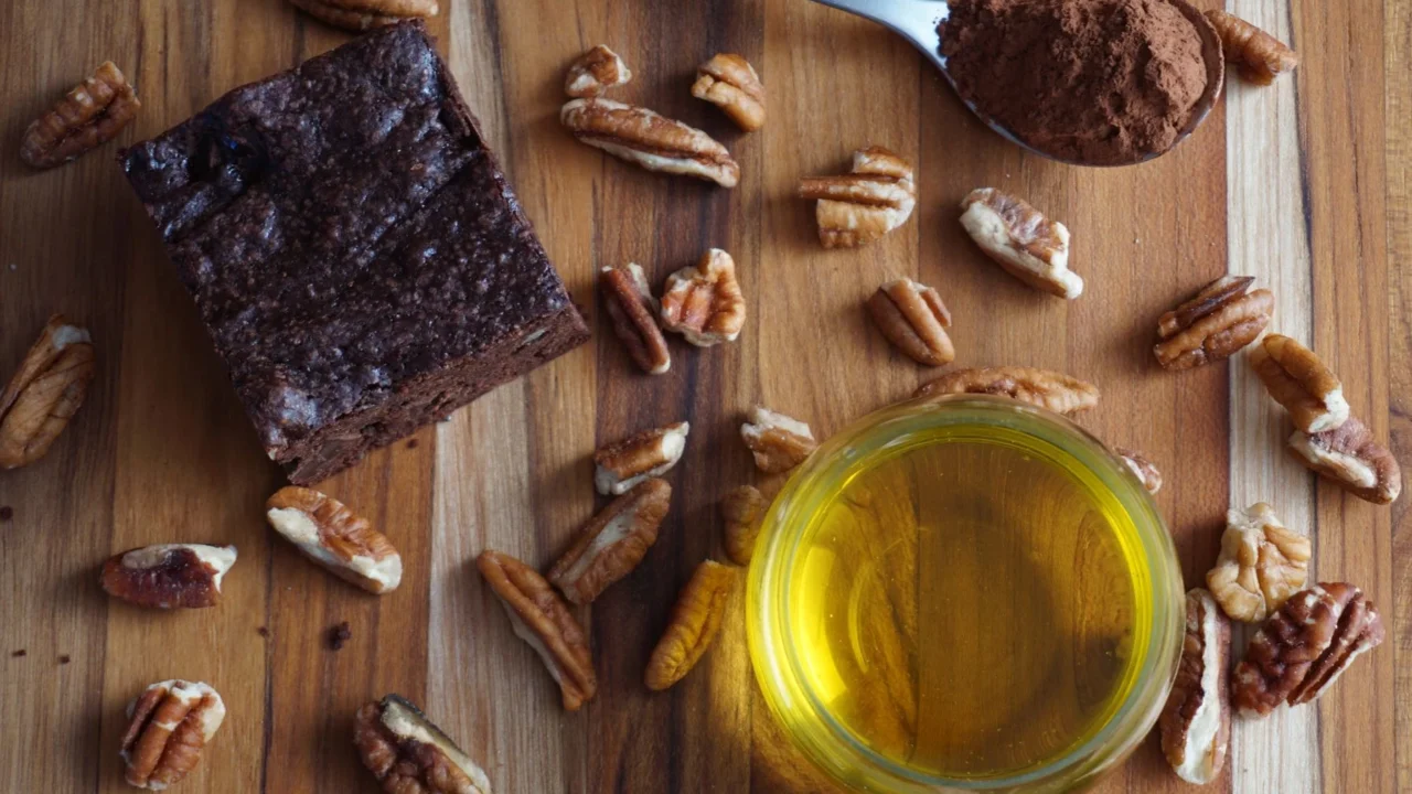 10 Makanan Penyebab Jerawat yang Wajib Dihindari 4 cooking oil nuts