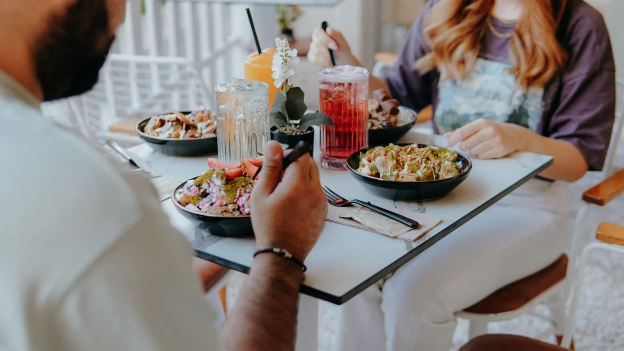 Panduan Pemulihan Setelah Operasi Batu Ginjal Lengkap 3 drinking water fresh salad