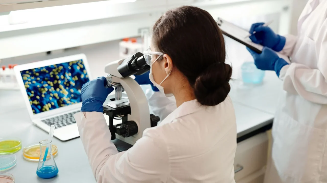 Perbedaan Kolesterol Baik dan Jahat: Panduan Lengkap 2 healthy food medical laboratory