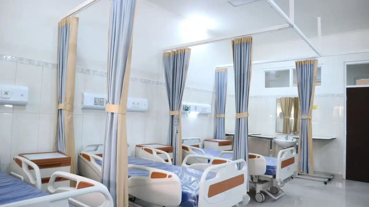 Panduan Lengkap Kemoterapi Kanker Payudara 4 hospital bed nurse clinic