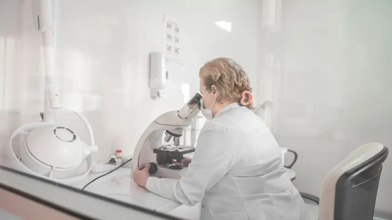 immune system doctor laboratory
