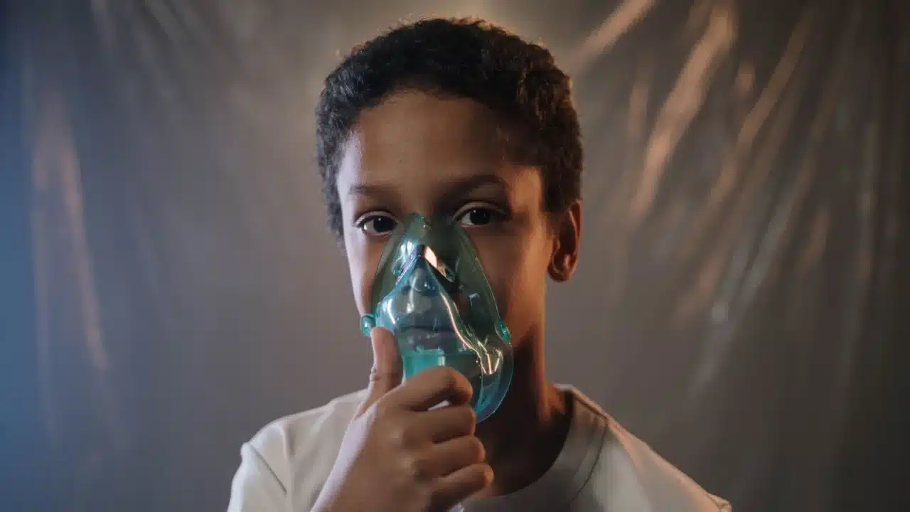 Cara Mencegah Cacar Air Efektif pada Anak dan Dewasa 4 patient mask solitude