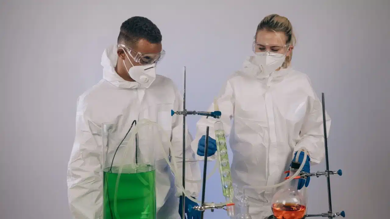 Cara Mencegah Kanker Paru-Paru secara Efektif dan Alami 3 safety mask chemical protection