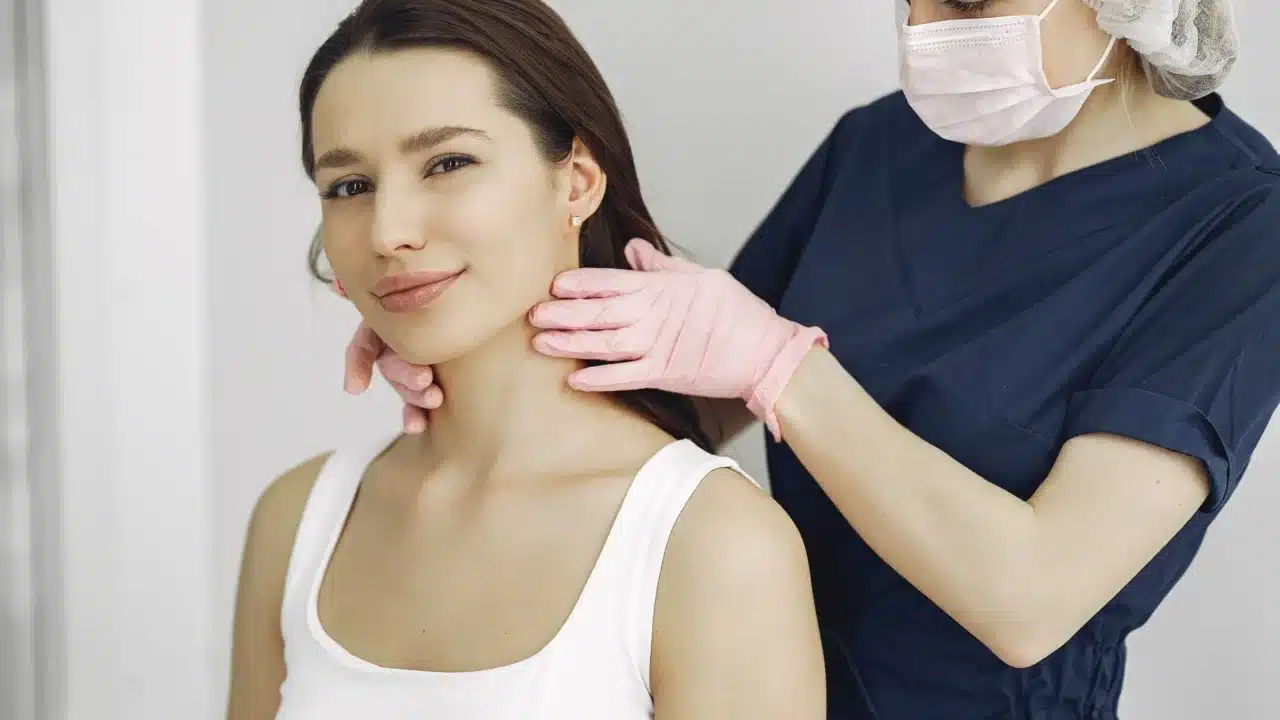 Kenapa Jengger Ayam Kambuh Lagi? Ini Penyebab & Solusinya 2 skin check medical examination