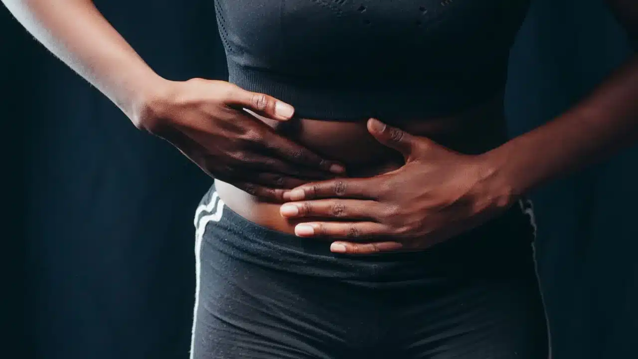 Apa itu Kanker Ovarium: Gejala, Penyebab, dan Penanganan 3 stomach ache woman doctor